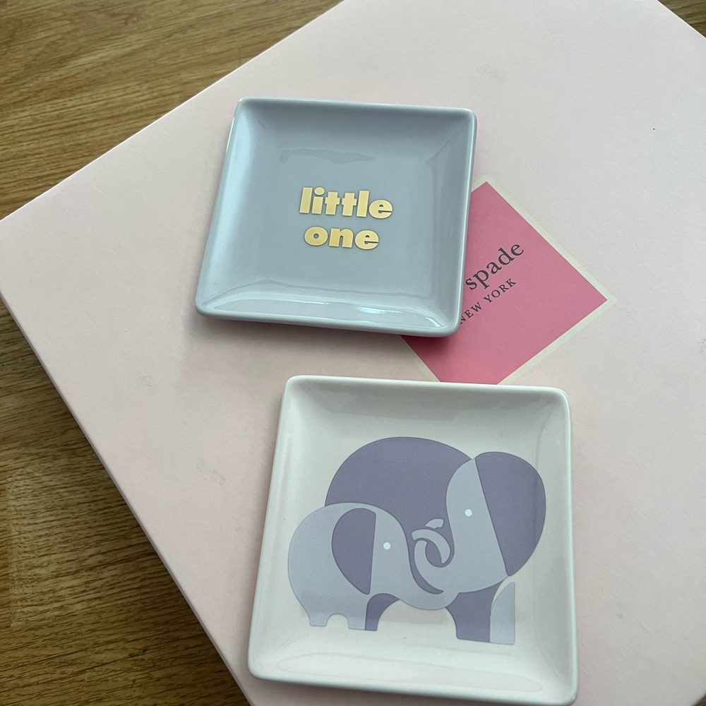 Super cute  BRAND NEW Kate Spade jewelry plates ( set of 2)